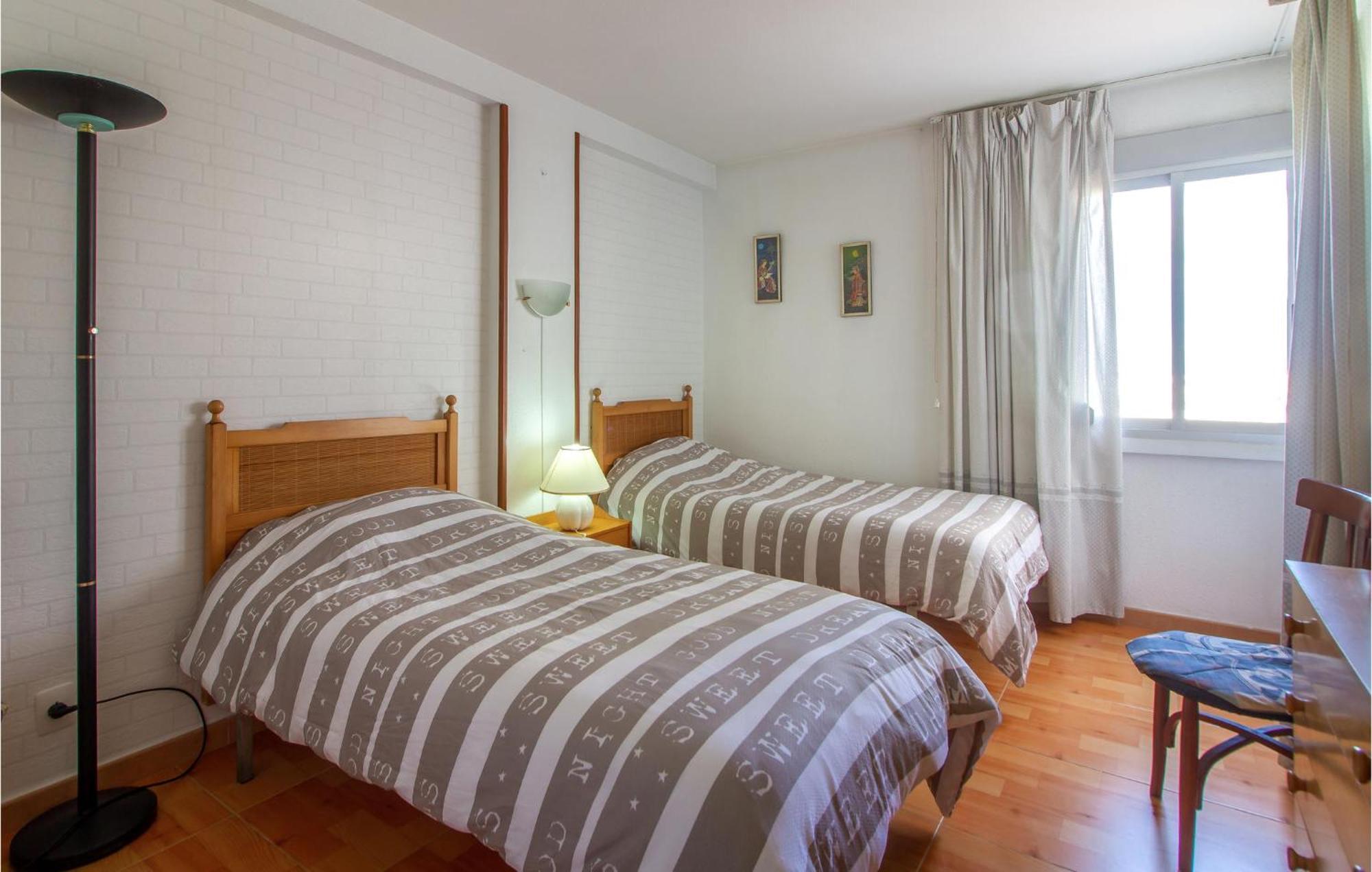 Stunning Apartment In Gandia With Kitchen Zewnętrze zdjęcie